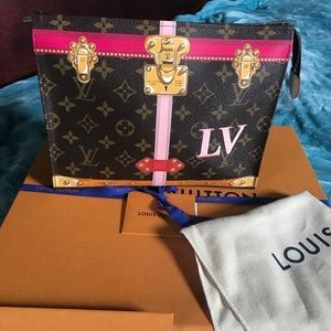 NWT full set Summer trunks toiletry 26